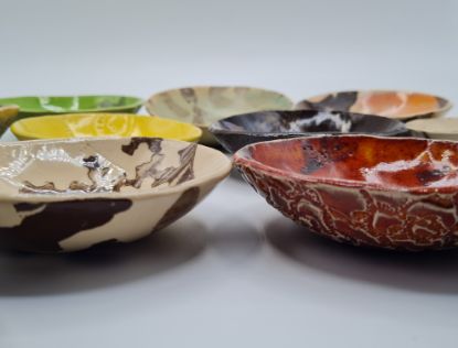 Zeige Details für Überraschungsschüsserl groß (ca.11,5x3 cm) Bild von Überraschungsschüsserl groß (ca.11,5x3 cm)