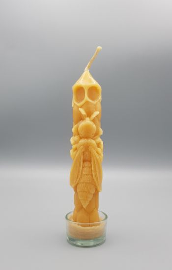 Picture of Tischkerze mit Bienenmotiv aus Bienenwachs 141g