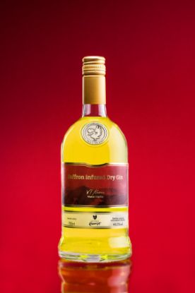 Bild von Saffron infused Dry Gin
