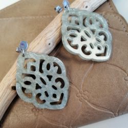 Bild von Ornament-Ohrringe aus Resin - ash gray green