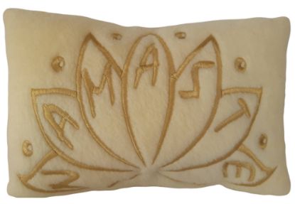 Zeige Details für Kleines Kuschelkissen "Namaste" Bild von Kleines Kuschelkissen "Namaste"