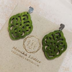 Bild von Ornament-Ohrstecker - Rhombusform aus Resin - olive green