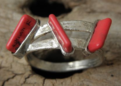 Zeige Details für Recycling Ring mit 3 roten Kondensatoren Bild von Recycling Ring mit 3 roten Kondensatoren