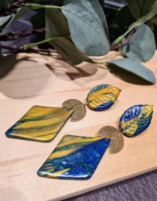 Bild von Statement Ohrringe 💚 Polymer Clay - Green Line "Blatt"