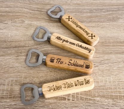 Bild von Flaschenöffner aus Holz , Bierschlüssel mit diversen Sprüchen graviert, tolle Geschenkidee für Vatertag
