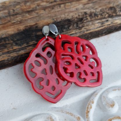 Zeige Details für Ornament-Ohrringe aus Resin - cherry red Bild von Ornament-Ohrringe aus Resin - cherry red