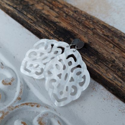 Picture of Ornament-Ohrstecker - Rhombusform aus Resin - bright white