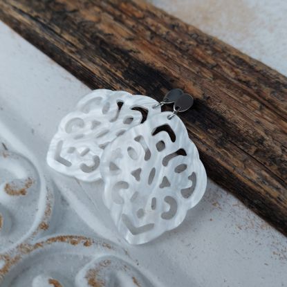 Bild von Ornament-Ohrstecker - Rhombusform aus Resin - bright white