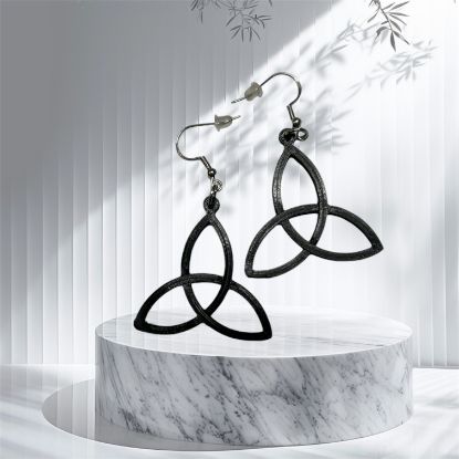 Elegante Ohrringe mit Trinityknoten-Design, zeitlos und stilvoll für besondere Anlässe Elegante Ohrringe mit Trinityknoten-Design, zeitlos und stilvoll für besondere Anlässe