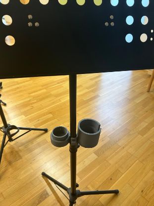 Show details for Getränkehalter für Notenständer - Klarinette/Sax Picture of Getränkehalter für Notenständer - Klarinette/Sax