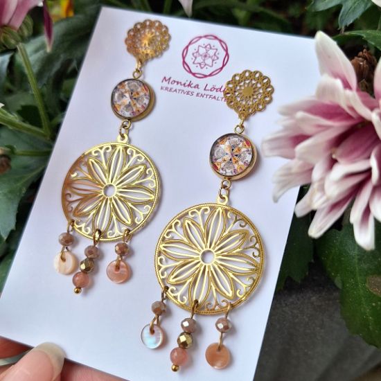 Bild von DivineFeminine - Ohrstecker DALIA aus Edelstahl goldfarbig mit Facettperlen und Perlmutt